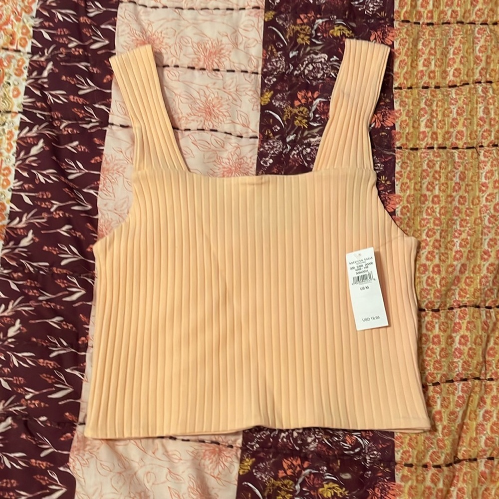 Woman’s cropped tank